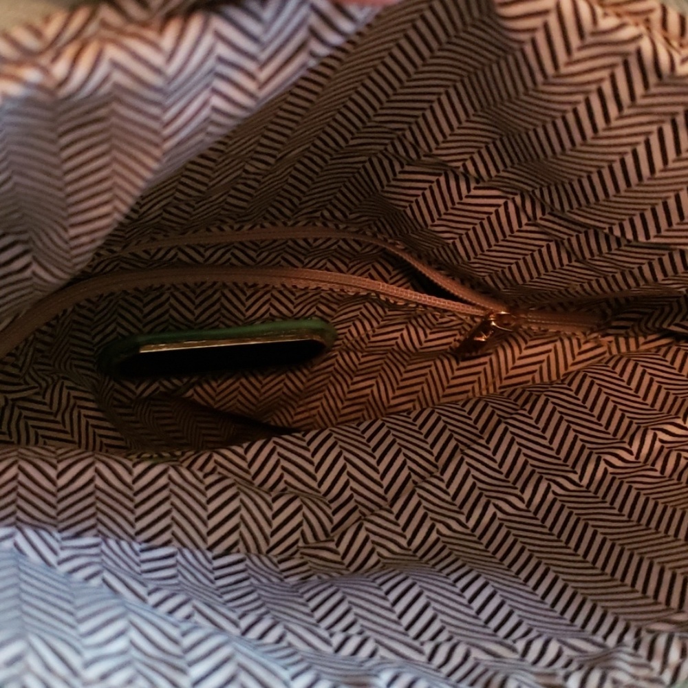 Urban Expressions Crossbody - Picture 4 of 4
